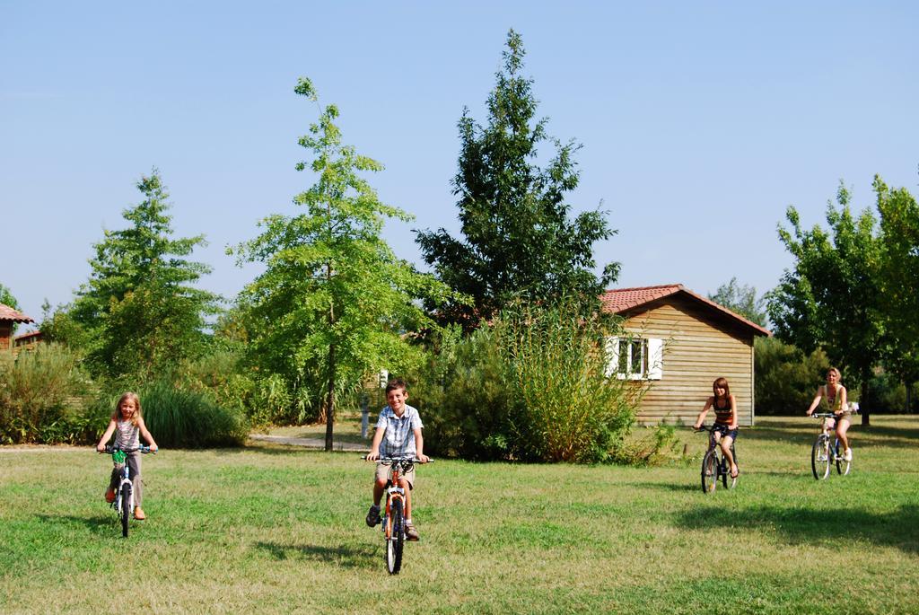 Lagrange Grand Bleu Vacances - Residence Port Lalande Castelmoron-sur-Lot Exterior foto